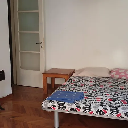 Apartment A Simple Old School In The Center