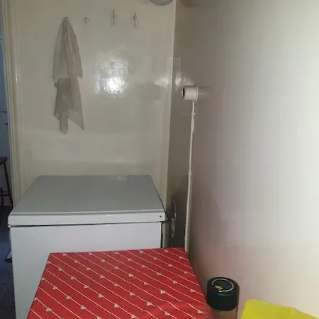 A Simple Old School In The Center Apartment